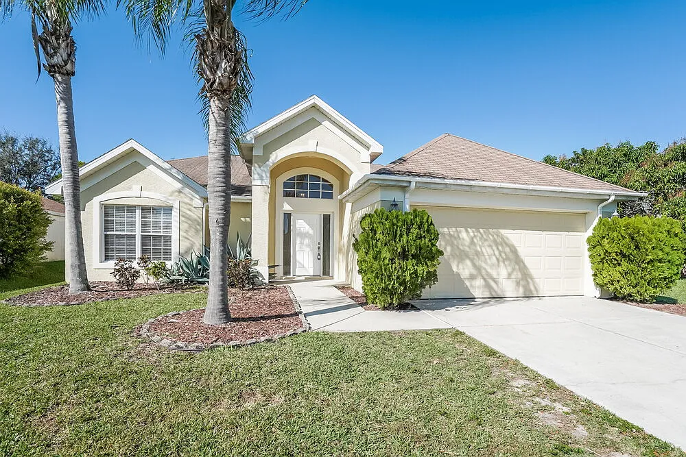 3 bed, 2.0 bath, 1854 sqft, $2,400 — Photo 1
