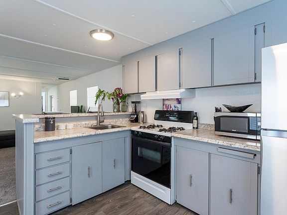 2nd image of 575 San Pedro Ave Space 84