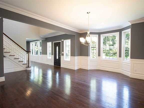 3rd image of 28 Westminster Ct S