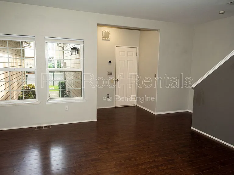 1222 7th St SE #L — Photo 6