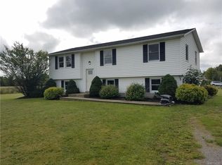 4808 Cottage Ln, Lockport, NY 14094