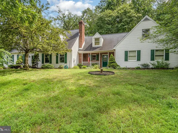 25 Chain Saw Rd, Dillsburg, PA 17019