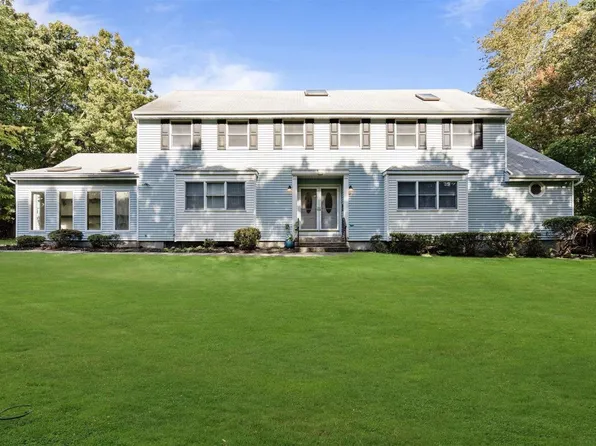 11 Locust Avenue, Setauket, NY 11733