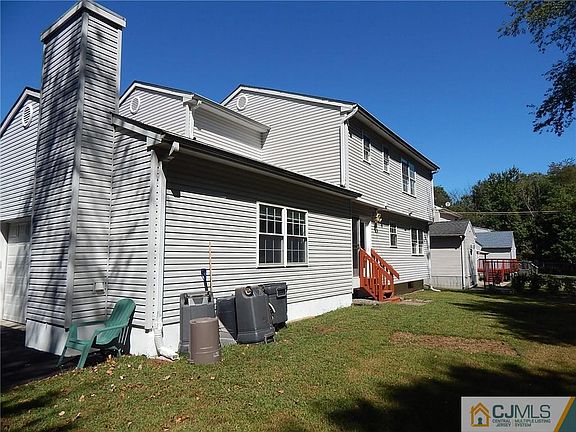 5th image of 584 William St