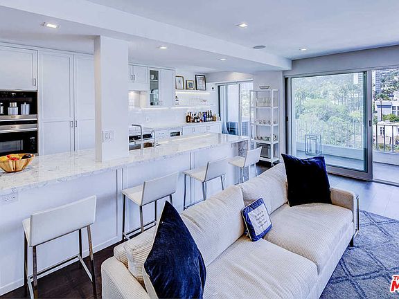 4th image of 838 N Doheny Dr APT 905