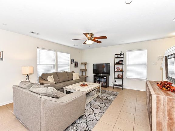 3rd image of 19433 Garden Gate Ct