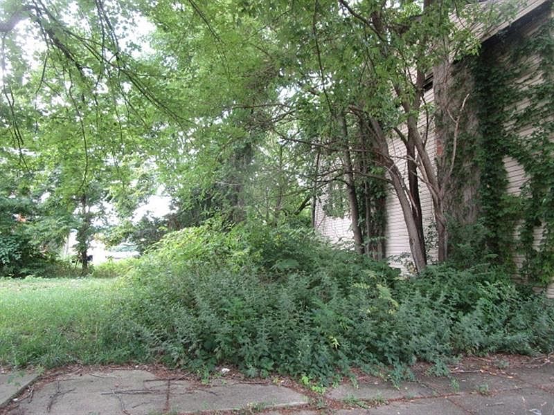 2nd image of 1330 Adams St