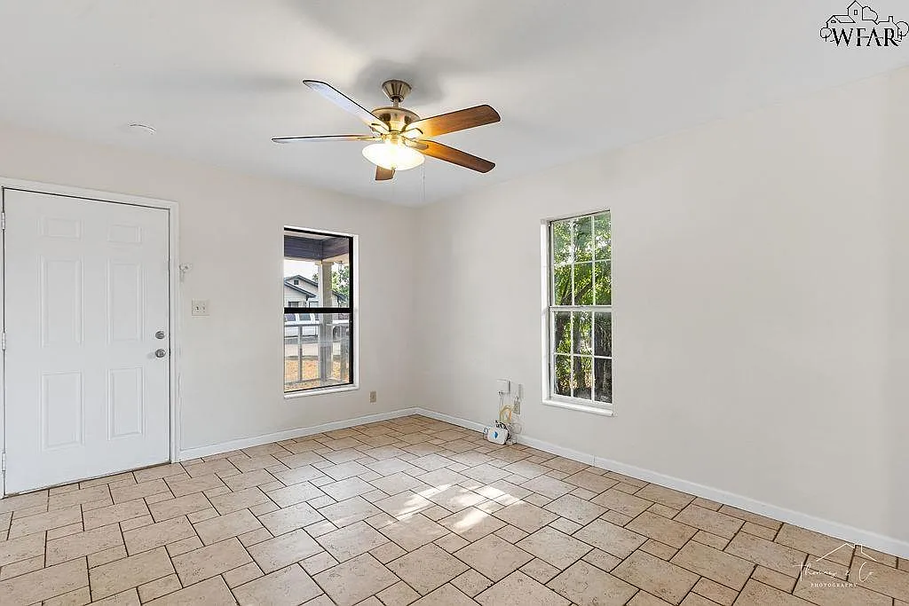 2 bed, 1.0 bath, 738 sqft, $995 — Photo 4