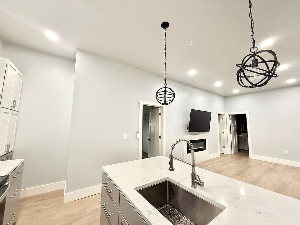 1st image of 19 SW Dorion Ave #301