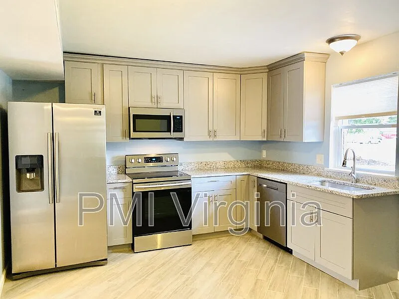 3 bed, 1.5 bath, 1400 sqft, $1,800 — Photo 4