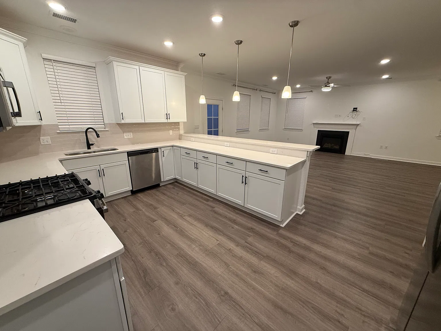 4 bed, 2.5 bath, 2445 sqft, $3,500 — Photo 4