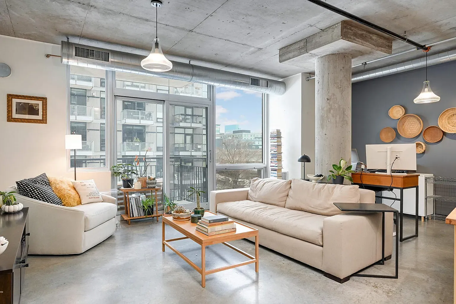 1 bed, 1000 sqft, $2,100 — Photo 1