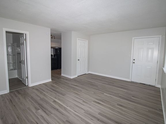 5th image of 1005 Airport Rd #F6
