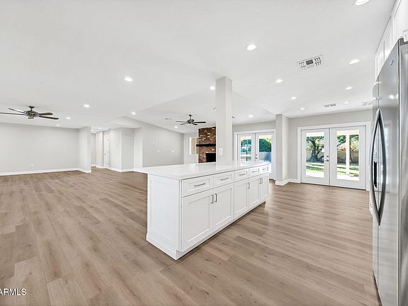 4th image of 641 W LINGER Lane