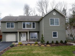 41 Memory Ln, Denville, NJ 07834