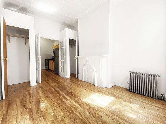 2nd image of 52 Newell St APT 1R