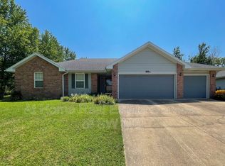 216 E Robin Rd, Clever, MO 65631