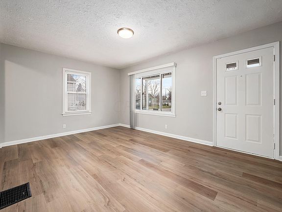 4th image of 2245 Parkwood Ave