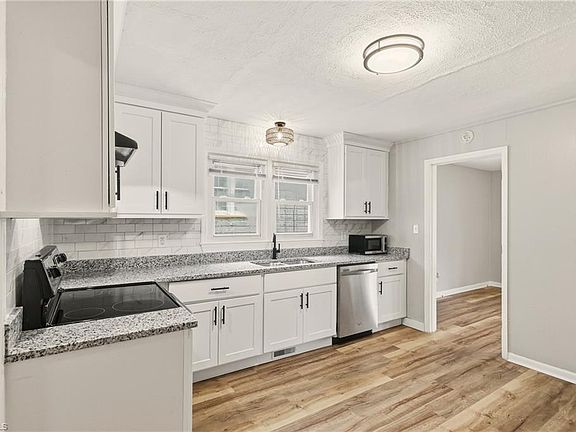 5th image of 205 Beach St