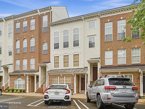 3rd image of 254 Market St E #254B