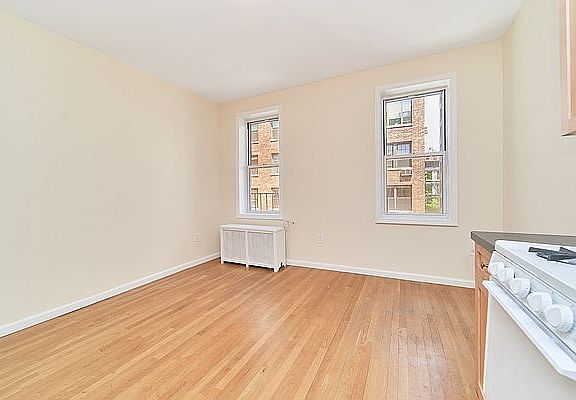2nd image of 117 E 89th St APT 4E