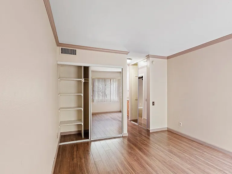 5460 White Oak Ave #F101 — Photo 18