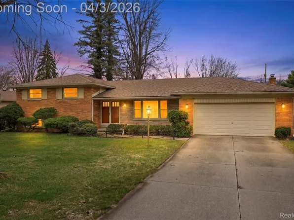 25509 S Afton St, Harrison Township, MI 48045