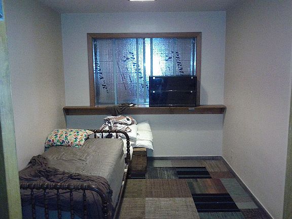 Inner Office, overlooks gara