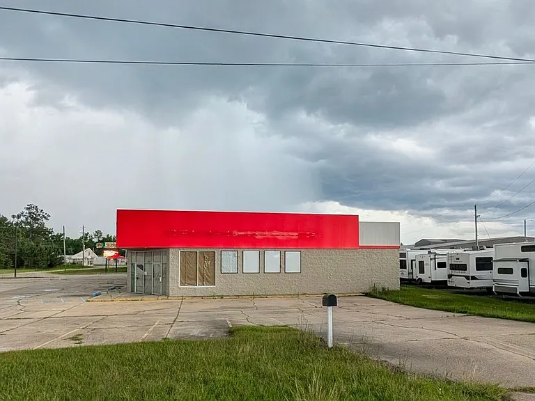 230 Memorial Blvd — Photo 1