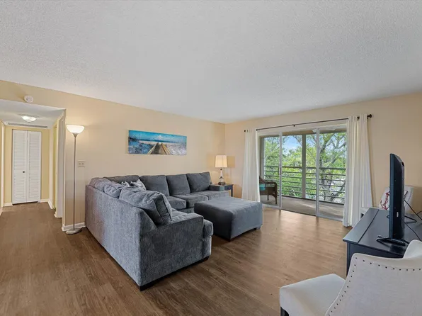 225 Bonnie Boulevard #401, Palm Springs, FL 33461