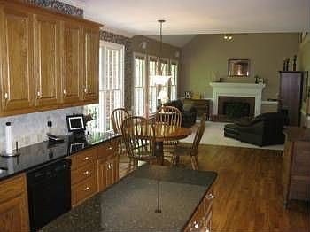 4th image of 1470 Country Lake Dr