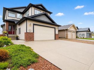 180 E Hamptons Way SE, Medicine Hat, AB T1B 0E1