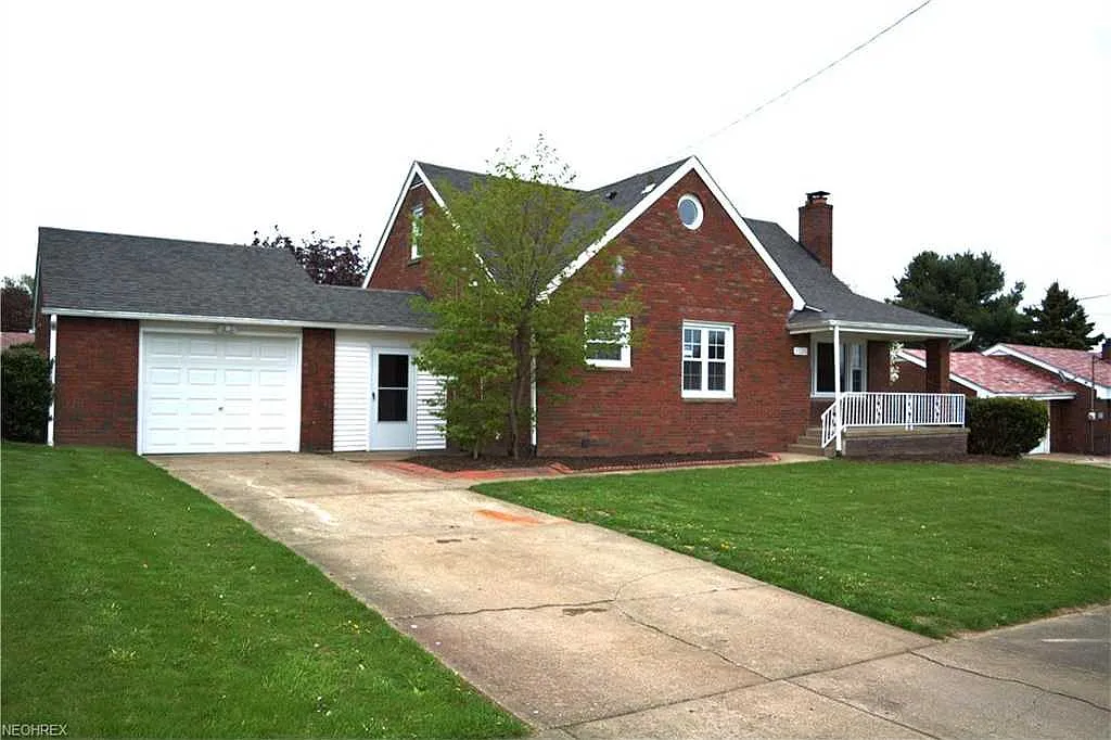 1128 Ivanhoe Ave photo 1
