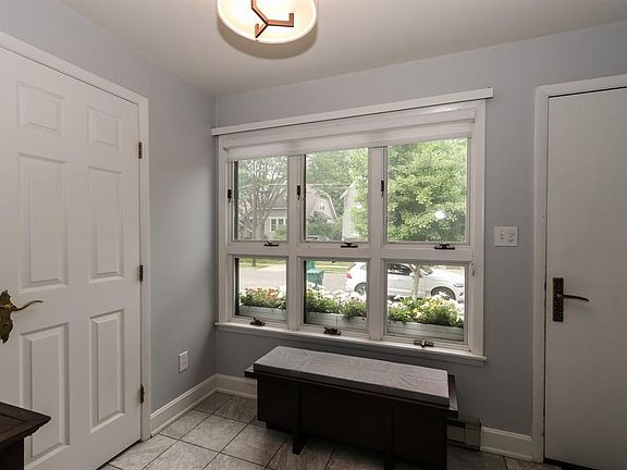 5th image of 3610 Bellecrest Ave