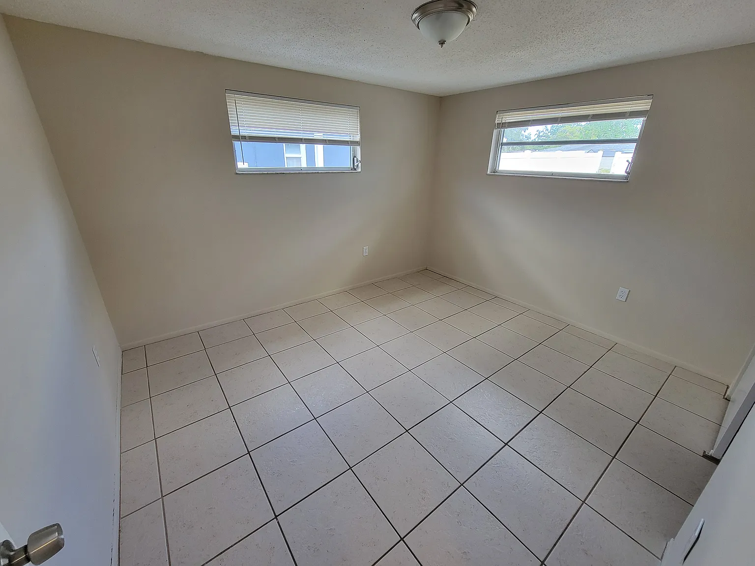 3 bed, 1.5 bath, 1128 sqft, $1,530 — Photo 3