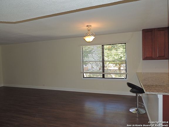 3rd image of 103 Dawnridge Dr