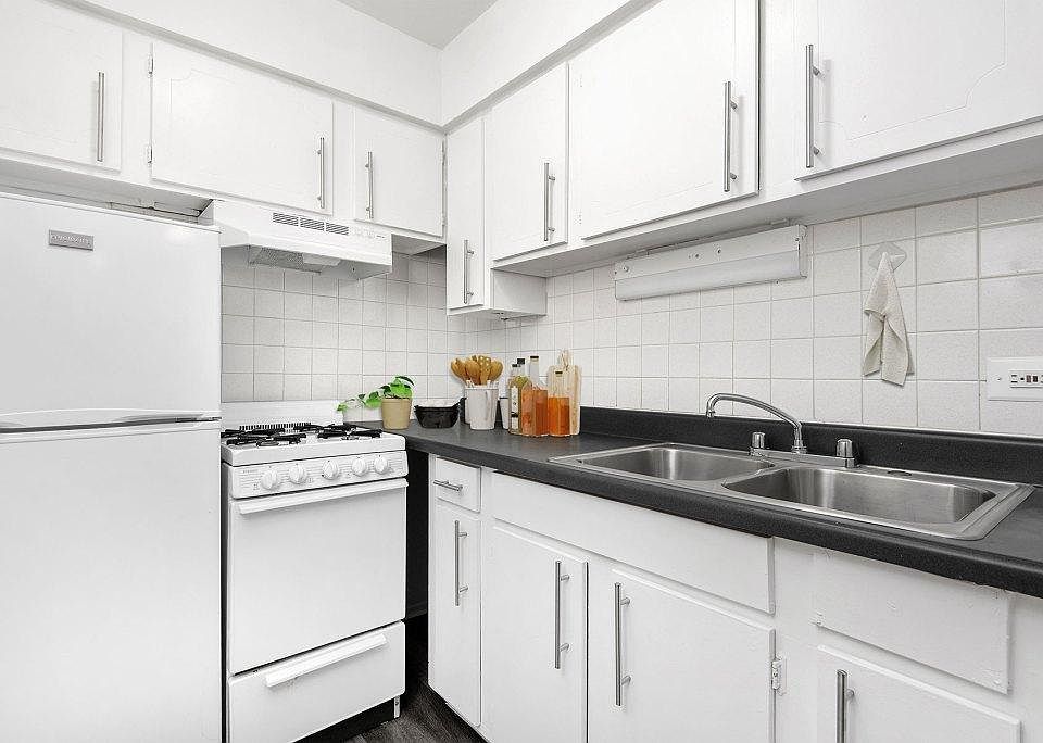 1st image of 531 W Barry Ave #H88ycqybs