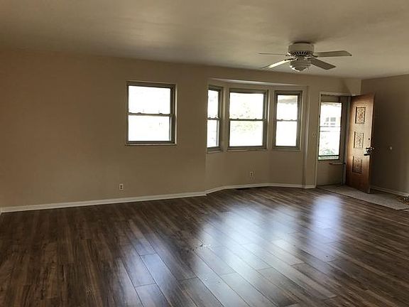 5th image of 551 Stillwater Dr