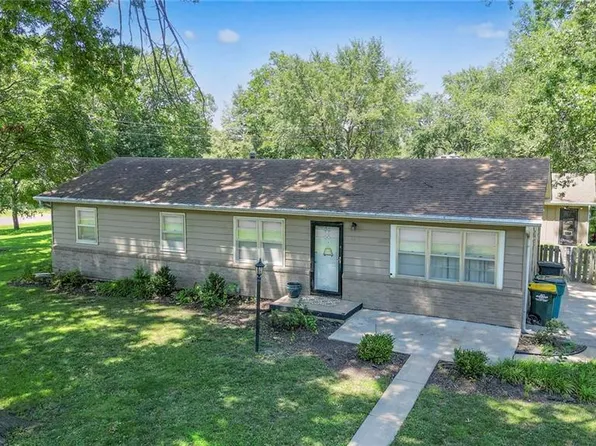 608 W Hale St, Spring Hill, KS 66083