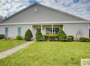 418 Bluebird Dr, Monroe Township, NJ