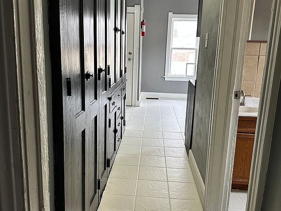 3rd image of 3814 W Sheridan Ave