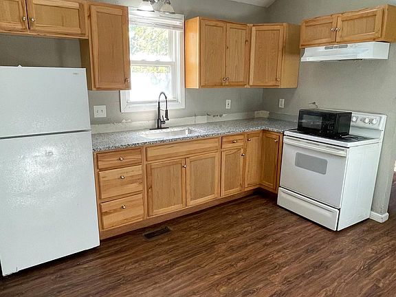 4th image of 8047 Highland Ave