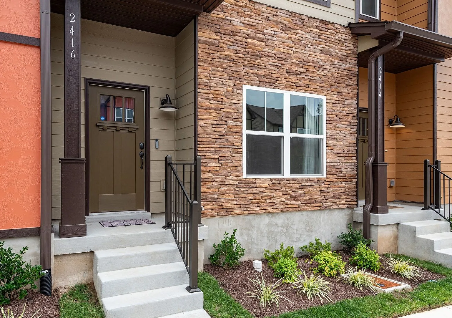 Like new townhome that is sure to impress! — Photo 1