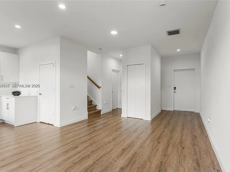 425 SW 1st St #1 — Photo 6