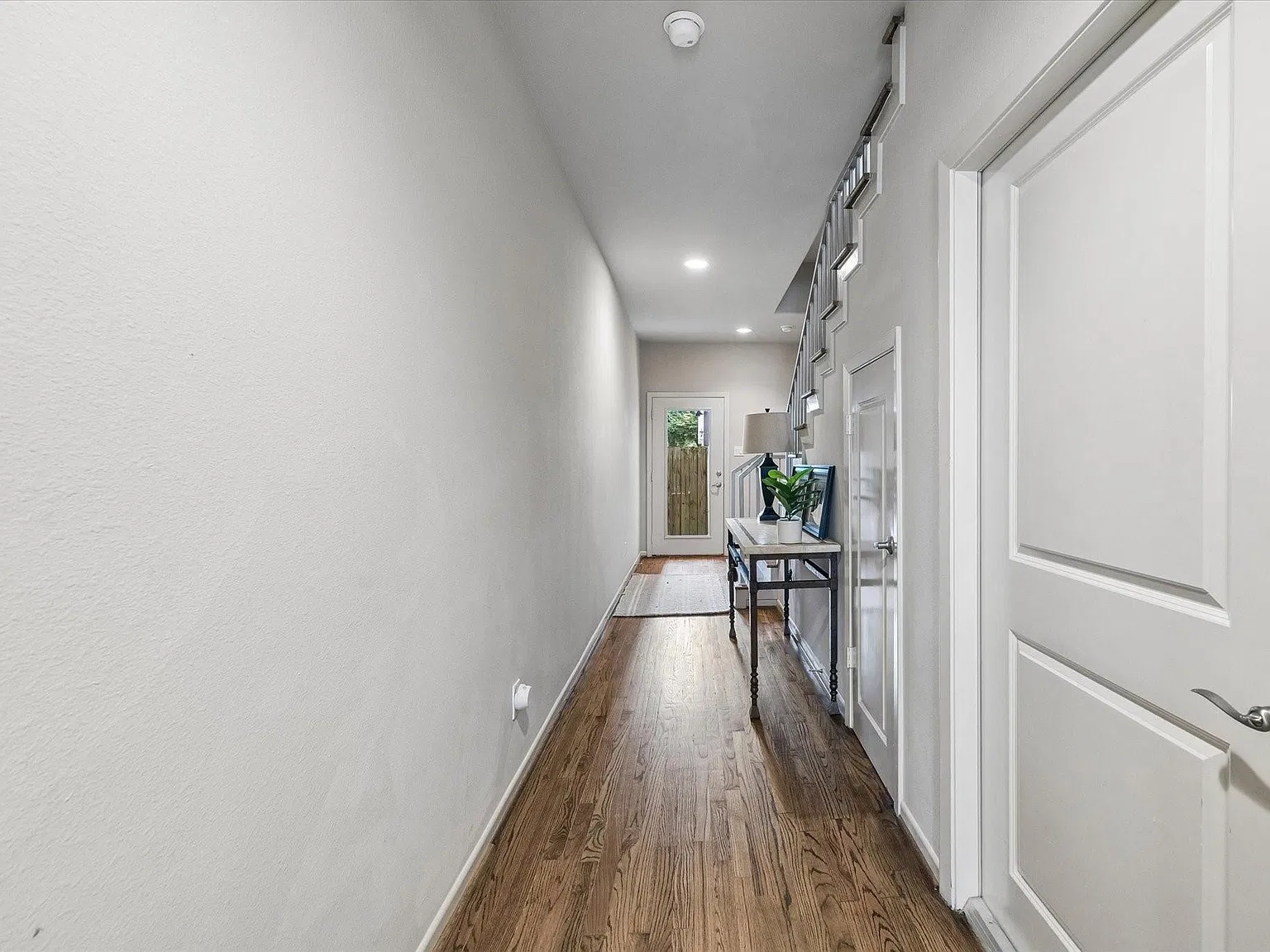 3 bed, 3.5 bath, 2480 sqft, $3,000 — Photo 2