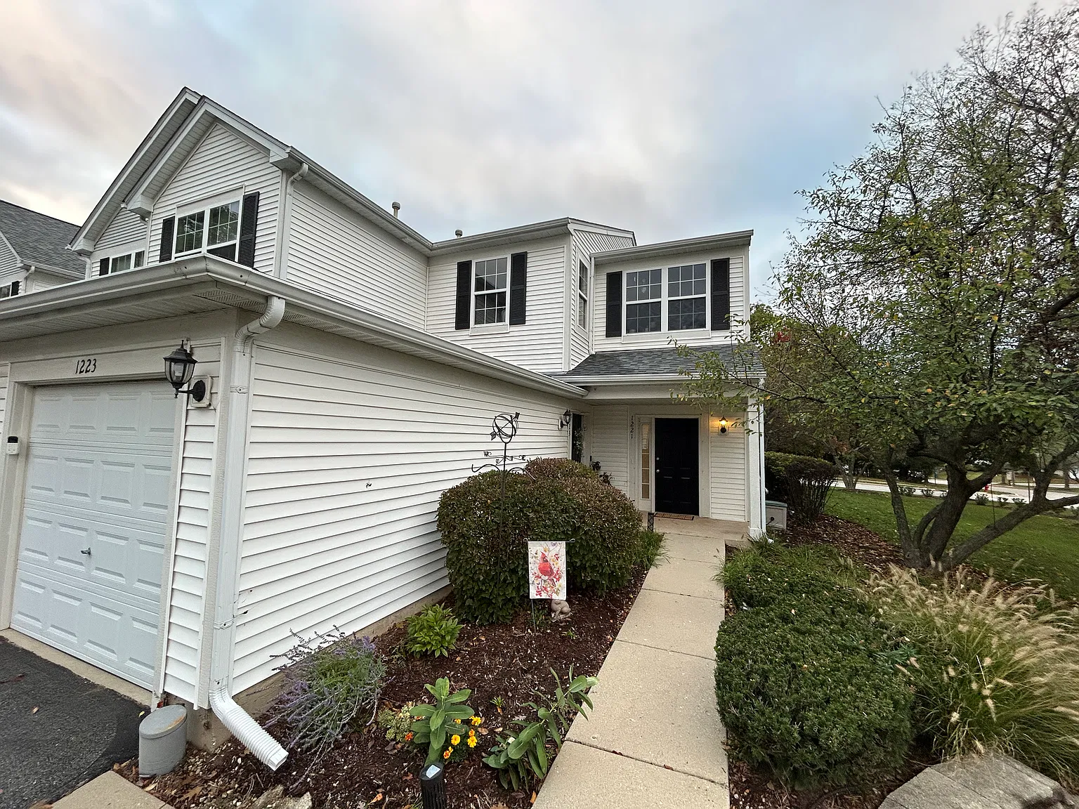 2 bed, 1203 sqft, $1,895 — Photo 1