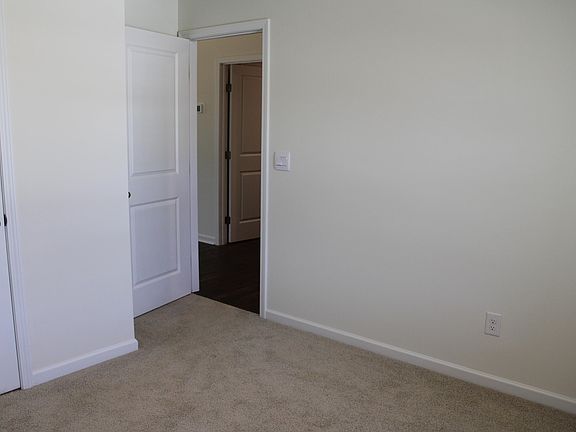 3rd image of 118 Lake Terrace Dr