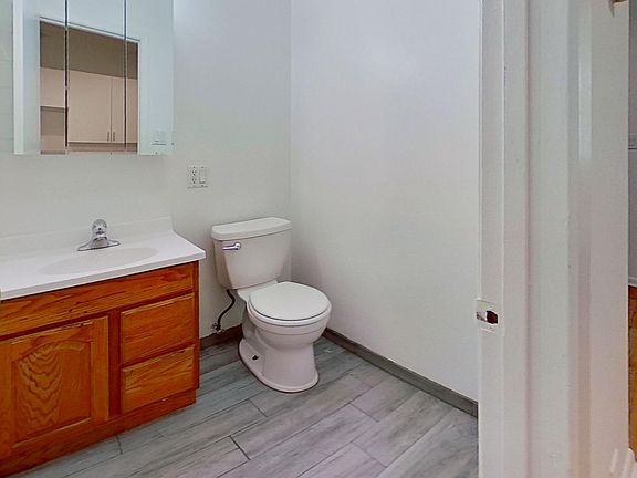 4th image of 900 W Gunnison St #0