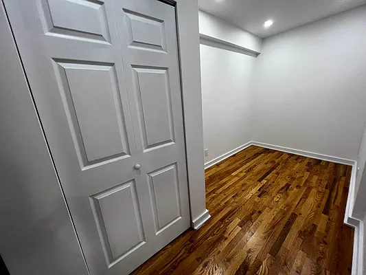 Rented by Salon Realty Corp | media 12