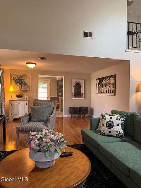 4th image of 33 Thimbleberry Road